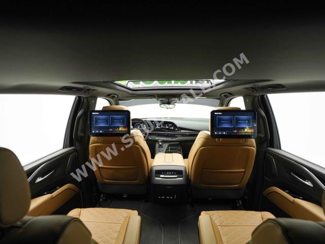 2023 كاديلاك اسكاليد إي إس في