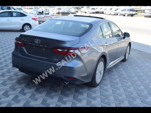 2024 تويوتا كامري جي ال اي