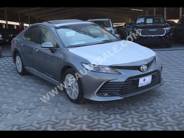 2024 تويوتا كامري جي ال اي