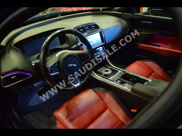 2018 جاكوار اكس اي