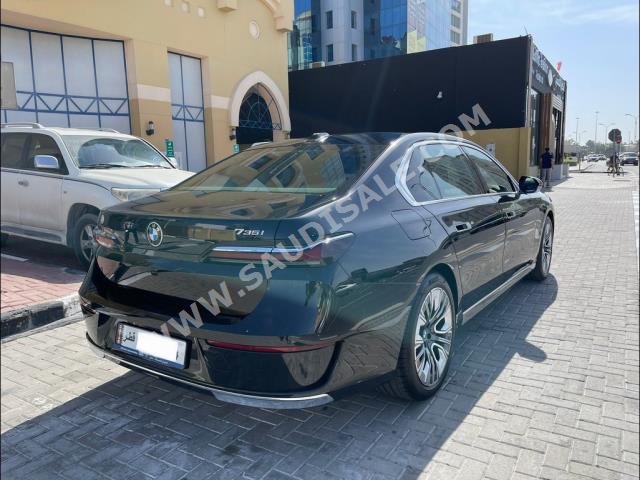 2023 بي ام دبليو الفئة السابعة 735 إل أي