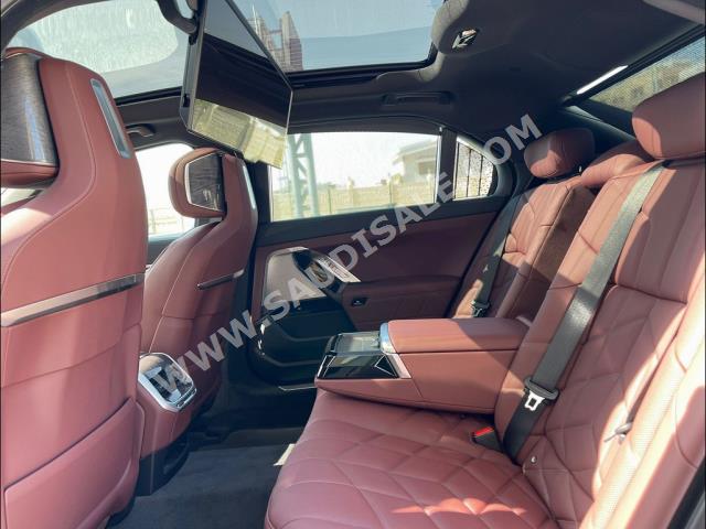 2023 بي ام دبليو الفئة السابعة 735 إل أي