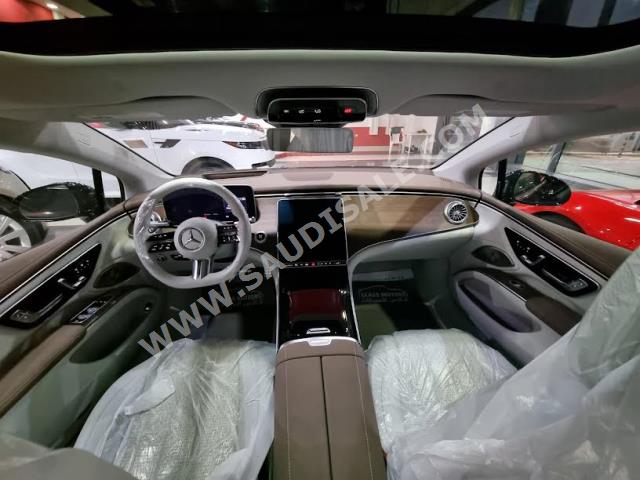 2022 مرسيدس - بنز إي كيو إس 450+