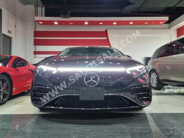 2022 مرسيدس - بنز إي كيو إس 450+