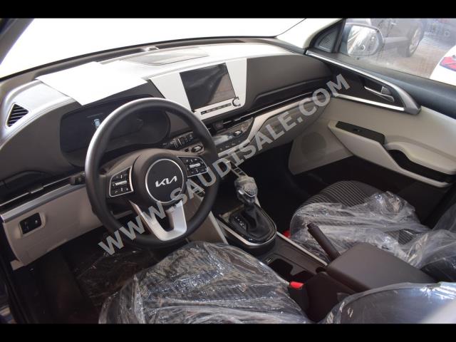 2024 كيا كارنز