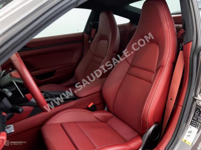 2022 Porsche 911 Carrera GTS