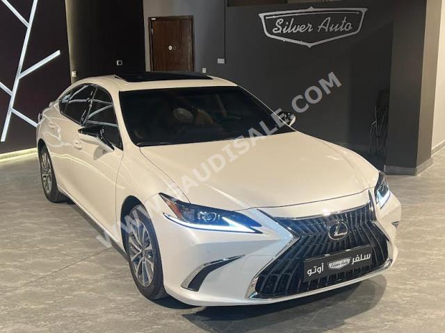 2023 لكزس إي إس 300إتش