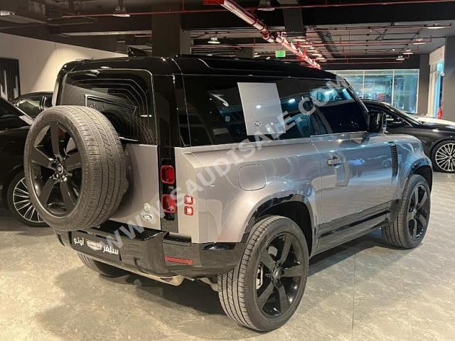 2022 لاند روفر ديفيندر