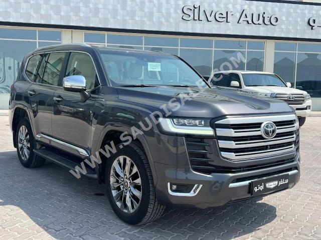 2023 تويوتا لاند كروزر في اكس ار