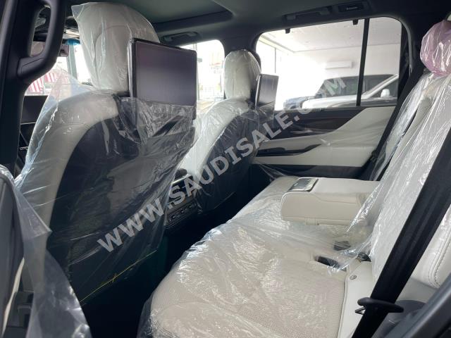 2023 لكزس إل إكس 600