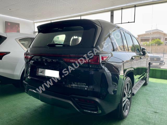 2023 لكزس إل إكس 600