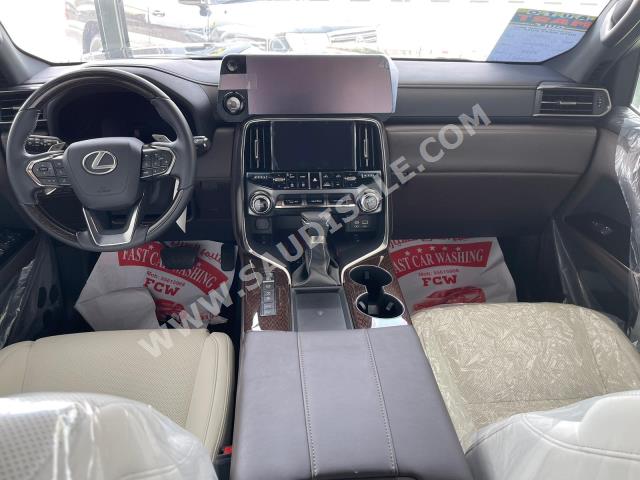 2023 لكزس إل إكس 600