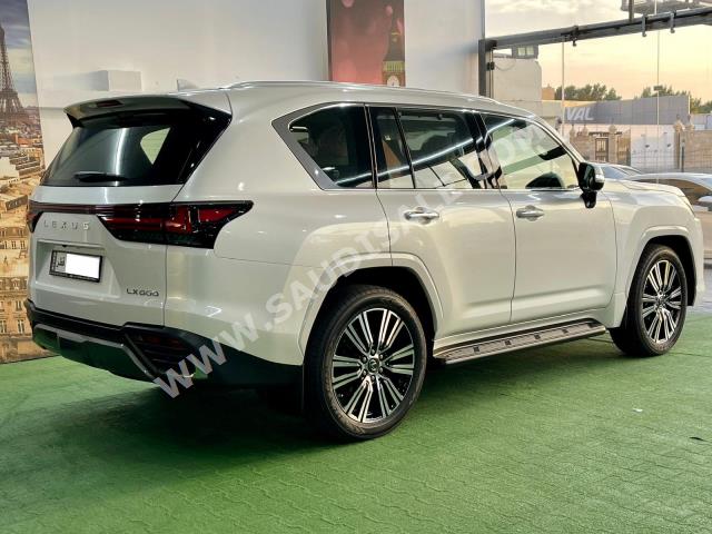 2023 لكزس إل إكس 600