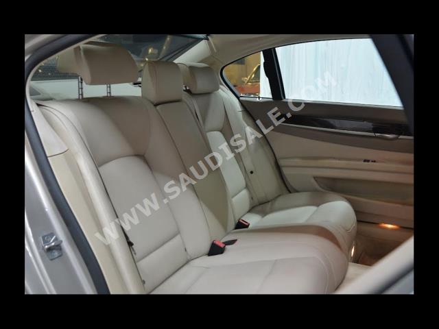 2012 بي ام دبليو الفئة السابعة 730 إل أي