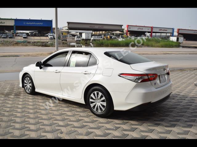 2020 تويوتا كامري ال اي