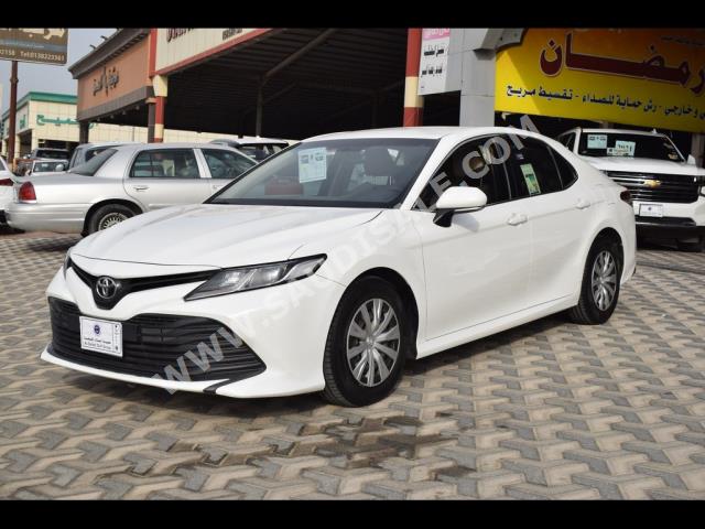 2020 تويوتا كامري ال اي