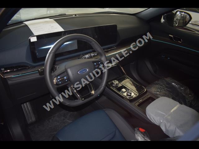 2024 فورد تيريتوري تيتانيوم بلس