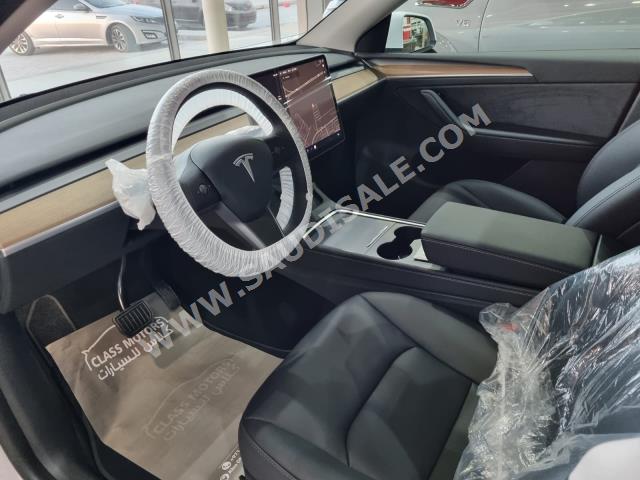 2022 تيسلا موديل واي