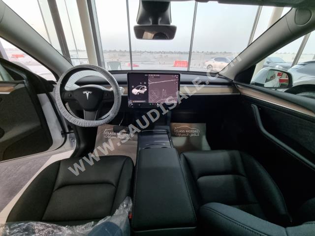 2022 تيسلا موديل واي