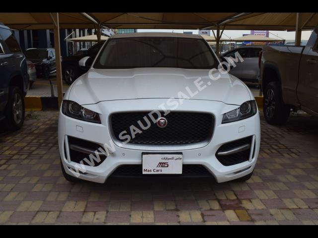 2016 جاكوار اف-بيس