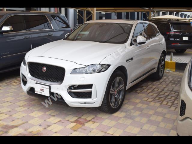 2016 جاكوار اف-بيس