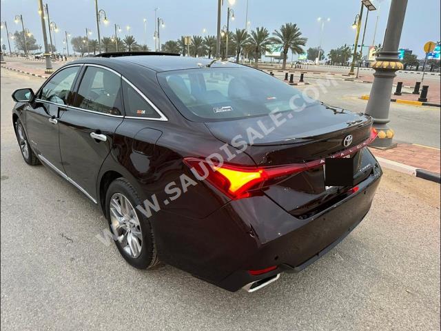 2020 تويوتا افالون تورينج