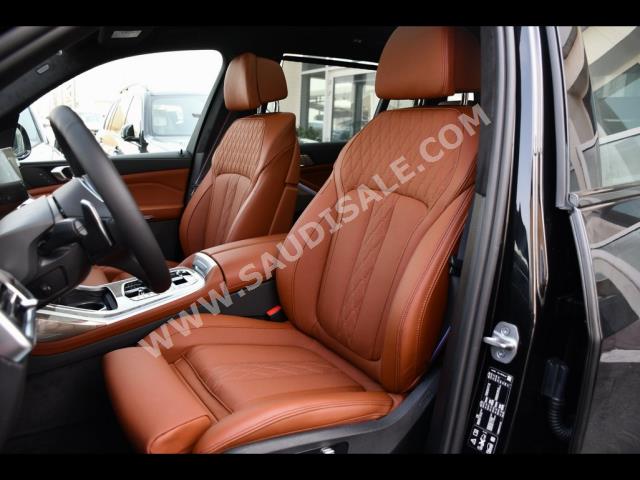 2023 BMW X Series 7