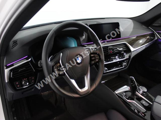 2020 بي ام دبليو الفئة الخامسة 530 أي