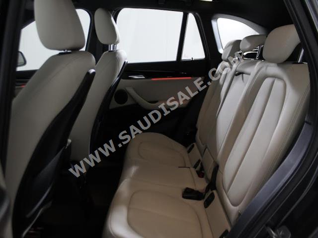 2022 بي ام دبليو الفئة اكس 1