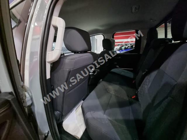 2022 تويوتا تندرا كريو ماكس اس ار 5