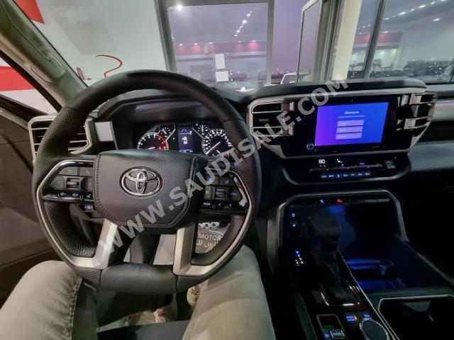 2022 تويوتا تندرا كريو ماكس اس ار 5