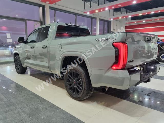 2022 تويوتا تندرا كريو ماكس اس ار 5