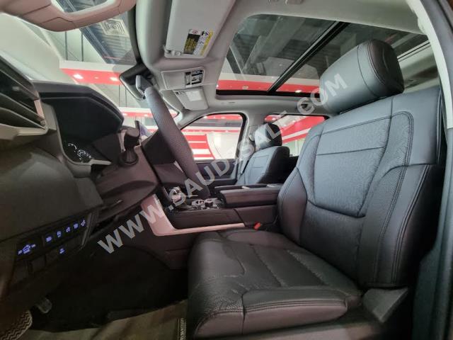 2022 تويوتا تندرا كرو ماكس ليمتيد