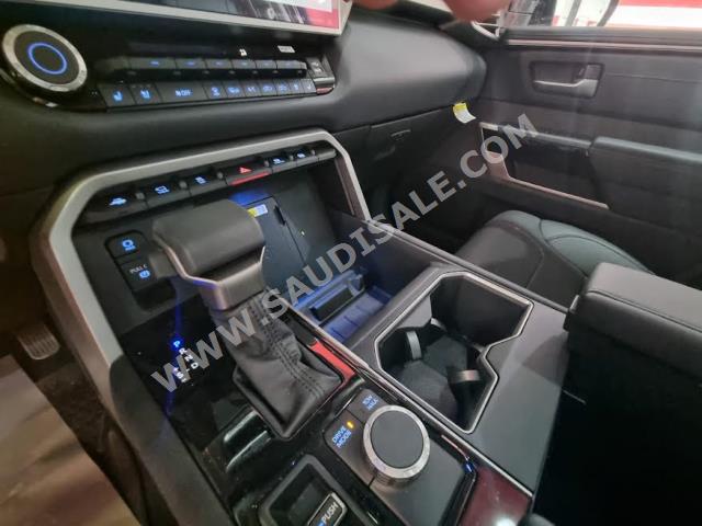 2022 تويوتا تندرا كرو ماكس ليمتيد