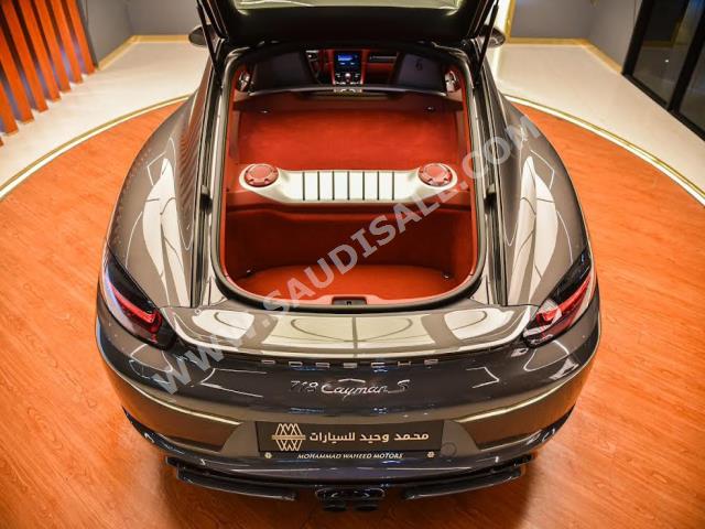 2017 بورش كايمان اس