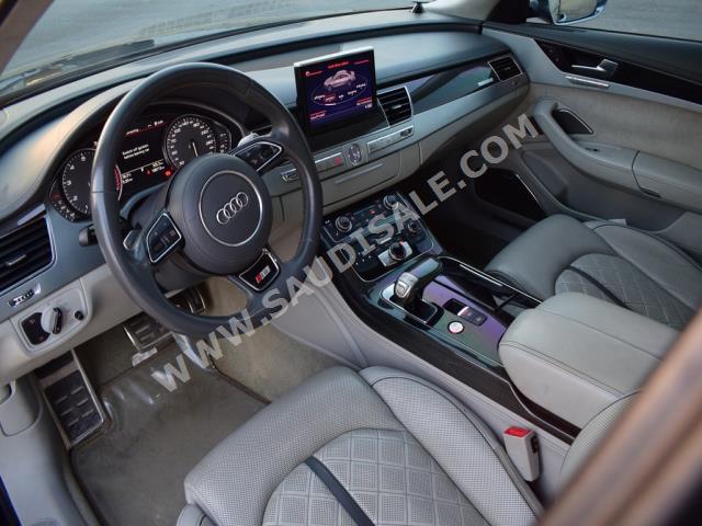2010 Audi S8