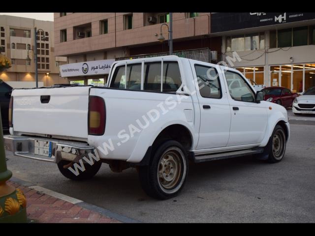 2008 نيسان داتسون غمارتين