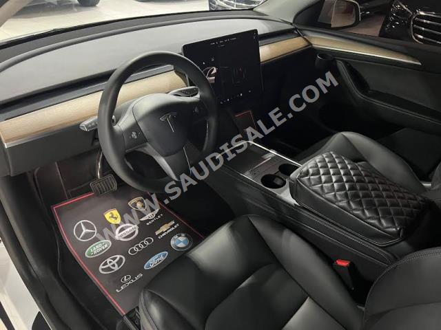 2022 تيسلا موديل واي