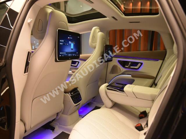 2022 مرسيدس - بنز إي كيو إس 580