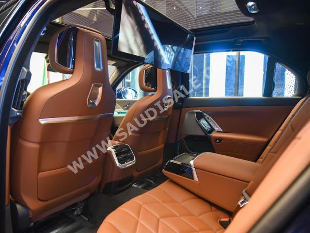 2023 بي ام دبليو الفئة السابعة 735 إل أي