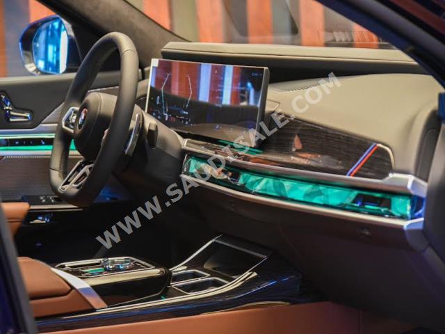 2023 بي ام دبليو الفئة السابعة 735 إل أي