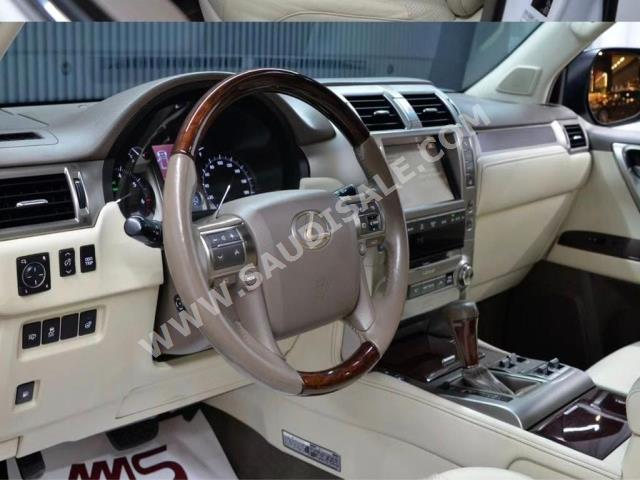 2017 لكزس جي إكس 460