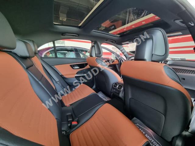 2022 مرسيدس - بنز سي 300