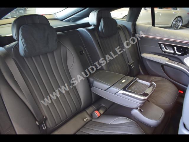 2023 مرسيدس - بنز إي كيو إس 450+