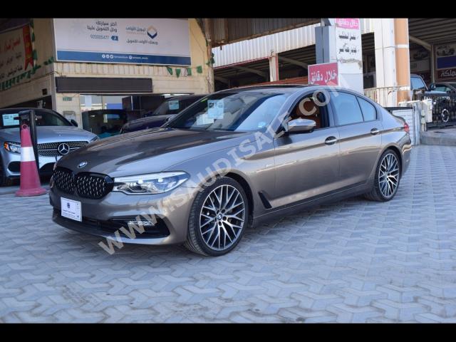 2017 بي ام دبليو الفئة الخامسة 530 أي