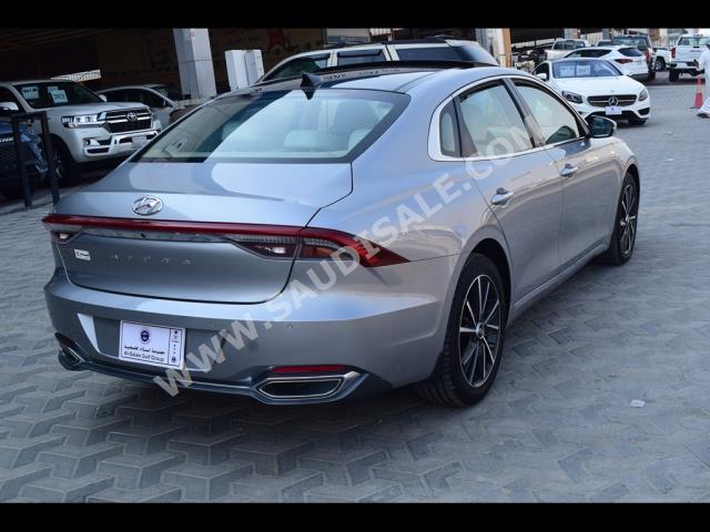 2022 هيونداي ازيرا