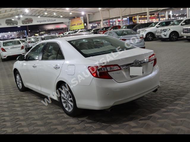 2014 تويوتا كامري جي ال اكس