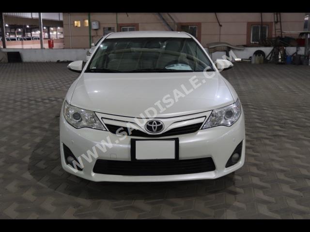 2014 تويوتا كامري جي ال اكس