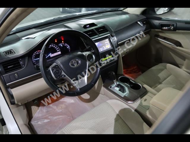 2014 تويوتا كامري جي ال اكس