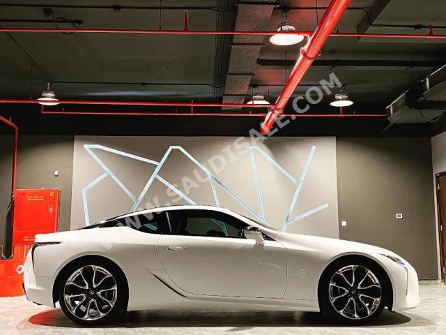 2020 لكزس إل سي 500